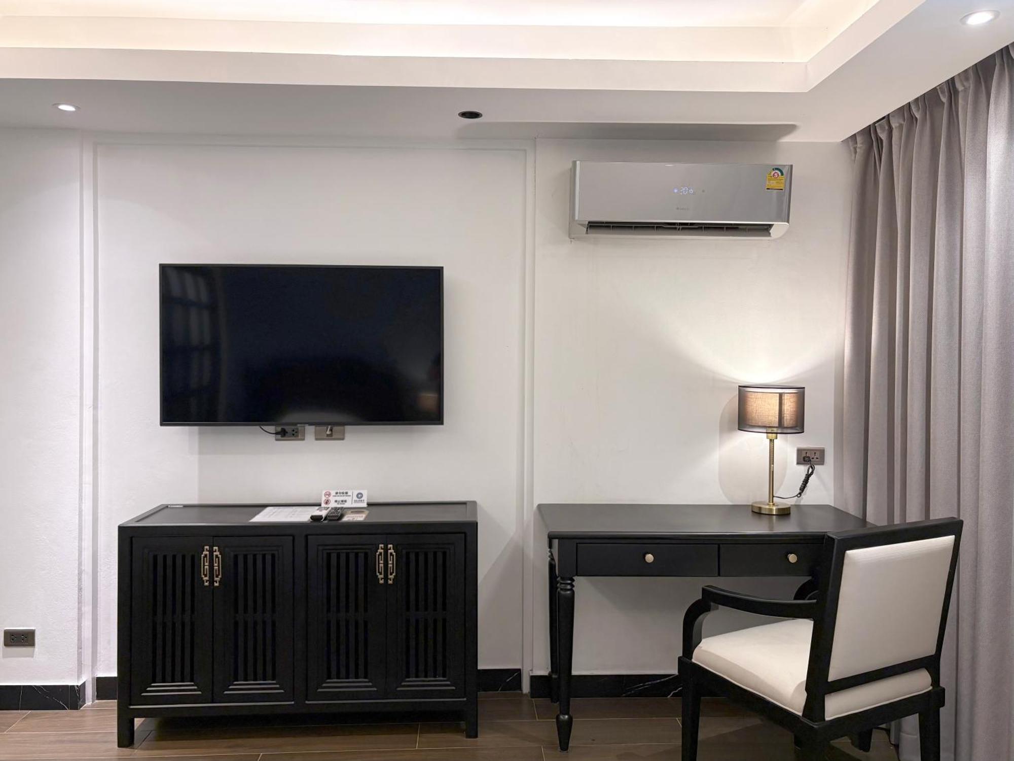 Glory Boutique Suites 清迈古城荣耀精品酒店 Chiang Mai Bagian luar foto
