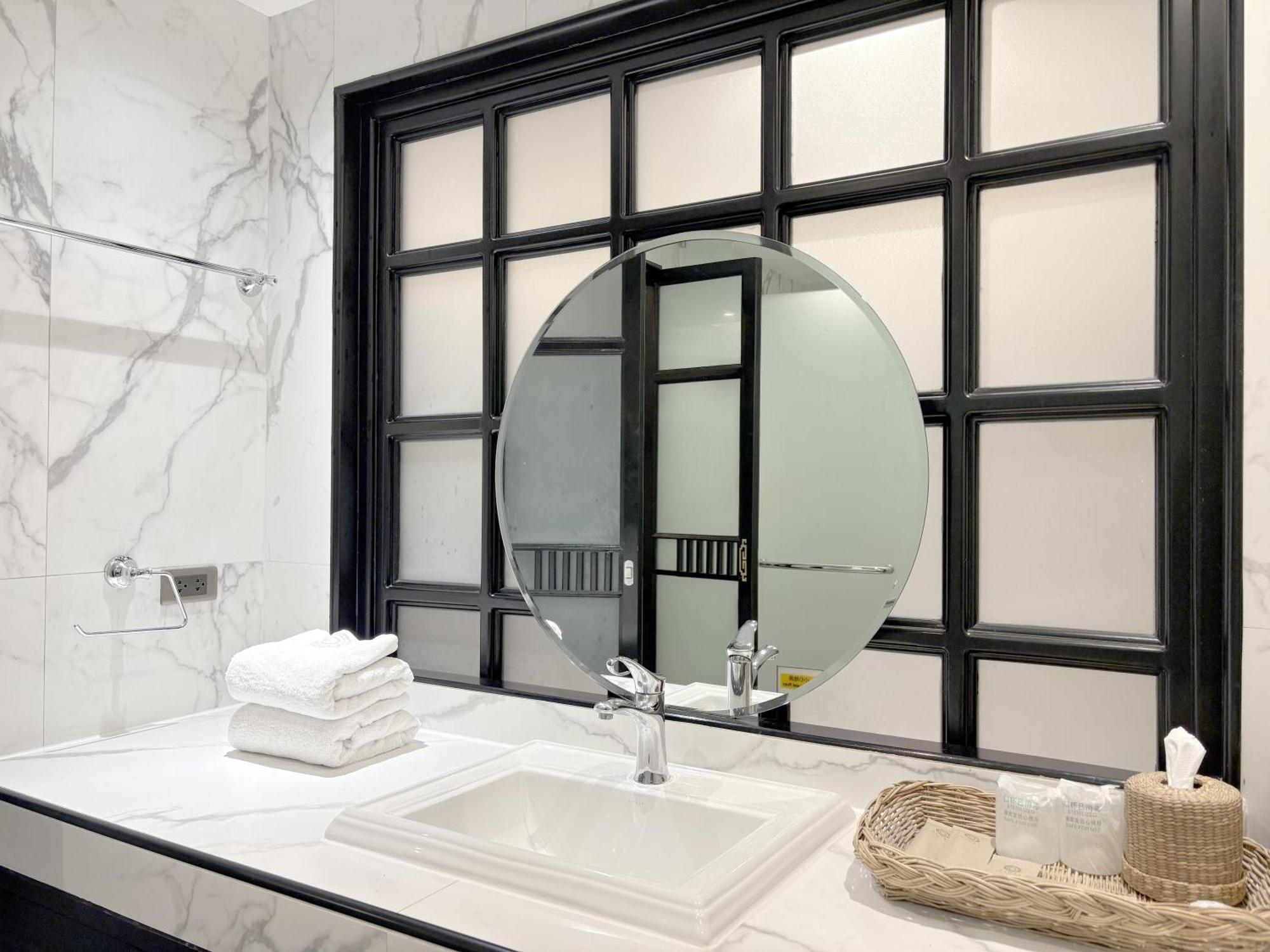 Glory Boutique Suites 清迈古城荣耀精品酒店 Chiang Mai Bagian luar foto